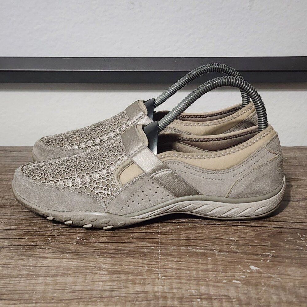 Skechers Breathe Easy Our Song Women's Slip-On Shoes Size 7 Beige
